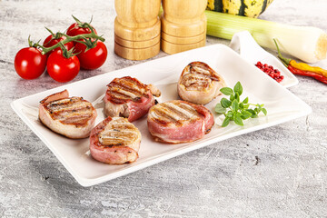 Grilled pork tenderloin with bacon