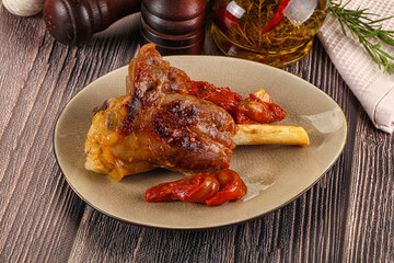 Baked lamb shank with vegetables