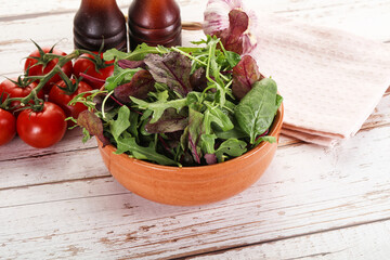 Mix salad in the bowl