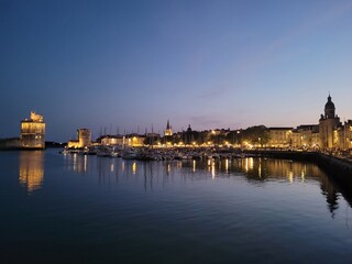Obraz premium La Rochelle harbor by night