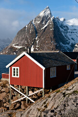 Domek w norweskim krajobrazie © Micha