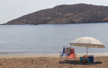Fototapeta premium sombrilla playa relax orilla verano otoño