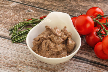 Soft chicken liver with cream