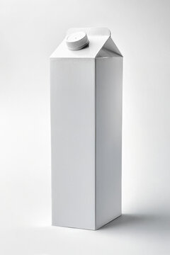 Uma caixa branca de leite, sem r&oacute;tulo e sem logotipo, com fundo infinito branco. Mockup.