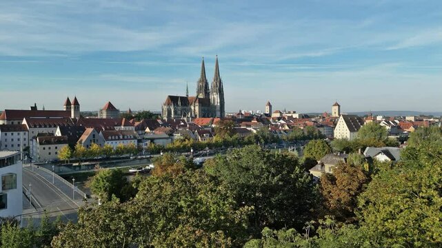 Regensburg, Deutschland: Die Altstadt hinter der Donau