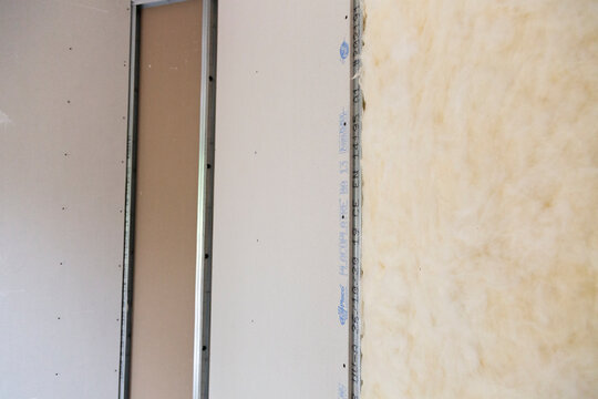 Gros plan placo isolation int&eacute;rieur maison r&eacute;novation construction