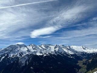 Obraz premium clouds over the mountains