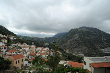 Le mont Kato Agori et la vallée de la Mousela vus depuis le village d'Argyroupoli près de Réthymnon en Crète