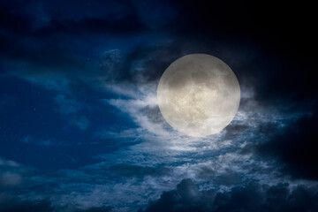 Fototapeta premium Cloudy full moon night