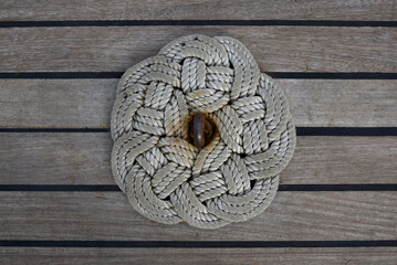 Saint-Malo - à bord d'un ancien voilier, cordages