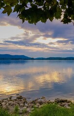  Ferien am schönen Bodensee mit blauen Himmel und schöner Wolkenstimmung	Sonnenuntergang 