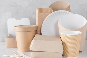 Eco-friendly, biodegradable disposable dishes made of bamboo wood and kraft paper. Cups, cutlery and containers for sustainable delivery and take away food service. Zero waste, reusable tableware