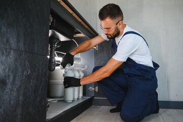 plumber change the water filter