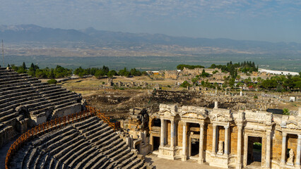 Obraz premium Amphitheater in ancient city Hierapolis or Holy City near of Pamukkale or Cotton Castle. Phrygian cult center of Anatolian mother goddess of Cybele