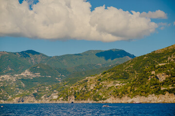 Obraz premium view of the sea and mountains