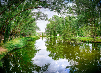 Fototapeta premium Duero River as it passes through the city of Soria