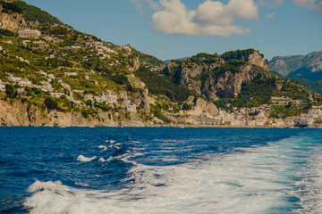 Obraz premium view of the sea and mountains