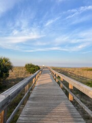 Obraz premium wooden bridge over sand dunes