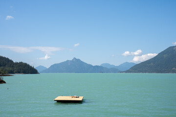 Obraz premium Glacier lake and mountains in Canada. Sunset Beach