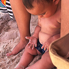 bebê na praia