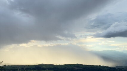 Fototapeta premium cielo, nube, nube, naturaleza, clima, azul, tempestad, celaje, nublado, llover, sol, moreno, verano, alumbrado, blanco, paisaje, atardecer, cubierto, diurna, cielo, dramático, cielo, hermoso, descarga