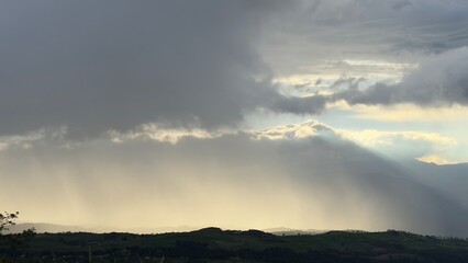 cielo, nube, nube, naturaleza, clima, azul, tempestad, celaje, nublado, llover, sol, moreno, verano, alumbrado, blanco, paisaje, atardecer, cubierto, diurna, cielo, dramático, cielo, hermoso, descarga