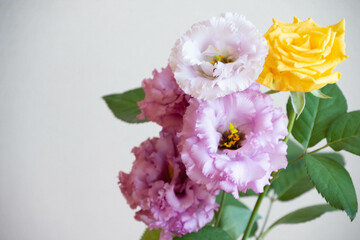 紫と黄色の花束