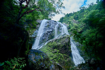 Obraz premium Khlong Lan Waterfall. In Namtok Khlong Lan National Park Kamphaeng Phet Province