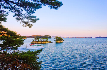 Obraz premium Sightseeing boat at Matsushima bay, Miyagi prefecture, Japan.