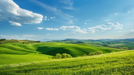 Obraz premium Hills And Sky. Rolling Green Hills with Tuscany Landscape View under Blue Sky