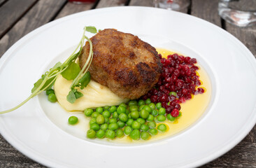 Wallenbergare with mashed potatoes.
