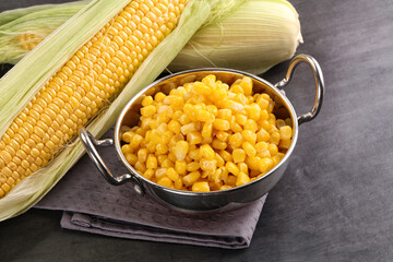 Canned sweet young corn grain