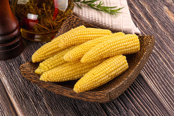 Canned baby mini corn cob