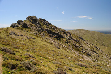 Vedute panoramiche sul sentiero per Punta La Marmora, sui Monti del Gennargentu, sullo sfondo Punta Paulinu