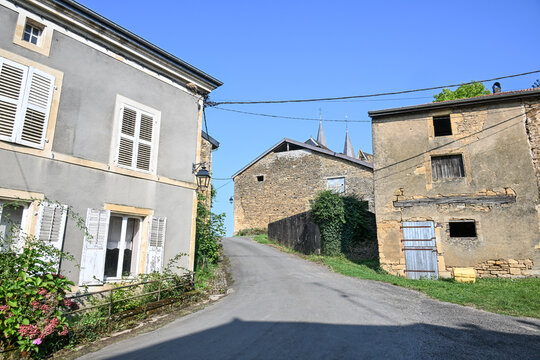 Avioth village France Meuse Lorraine maison croix immobilier logement