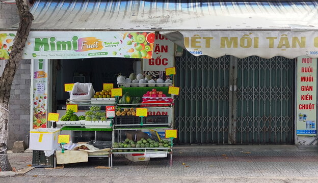 Diverse fruits on display at a traditional greengrocer in Da Nang, Vietnam