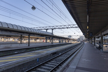 quai de gare vide, la gare de la Part dieu à Lyon en France