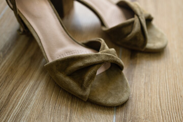 Elegant classic green women leather shoes on pink background. Copy space 