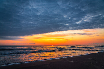 Fototapeta premium Colorful sunrise on the sea sandy beach