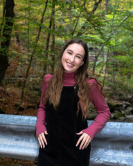 Obraz premium A young woman walking in the fall colors