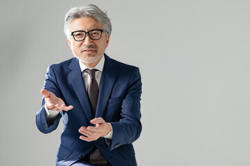 スーツ姿のビジネスマン