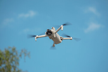 Mini Drone soaring high in the sky, capturing breathtaking aerial footage with its advanced camera. This compact drone offers incredible features like 4K60fps video recording, 11.2-inch sensor.