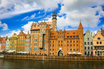Fototapeta premium Beautiful city of Gdansk in the margins of the Motlawa river with the touristic boats and coloured buildings
