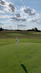 Obraz premium golfer putting green