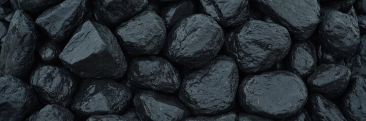 Obraz premium Close-up of shiny black coal rocks with a textured surface. Represents energy, natural resources, and industrial themes in a raw and impactful setting. 
