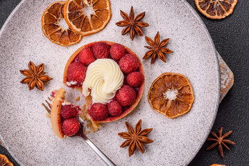 Sweet tartlet with raspberries and cream