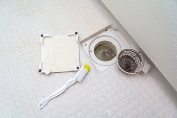 お風呂の排水溝の汚れ