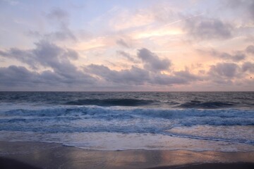 Obraz premium Sunrise on the beach 