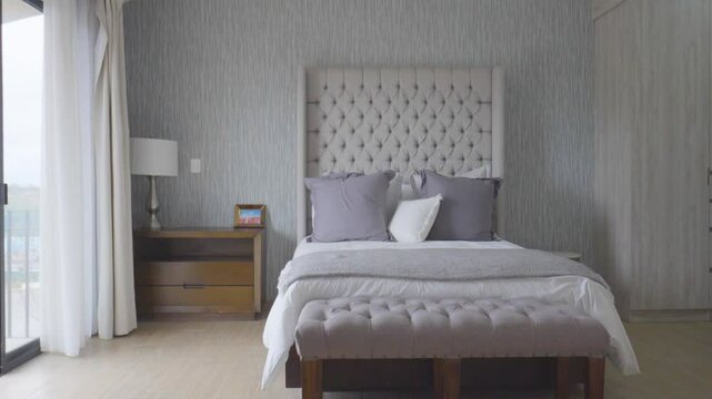 Interior de casa residencial, habitaci&oacute;n matrimonial  
