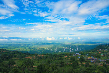 Fototapeta premium カオヤイのキャンプ場からの綺麗な景色 ナコーンラーチャシーマ・タイ Beautiful Khao Yai View at Nakhon Ratchasima